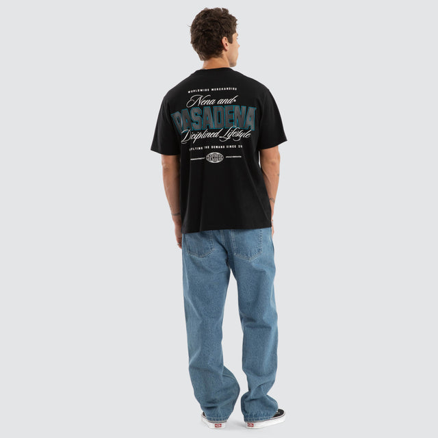 Model wears Ravenor Classic Tee Jet Black T-Shirts Black – image 4