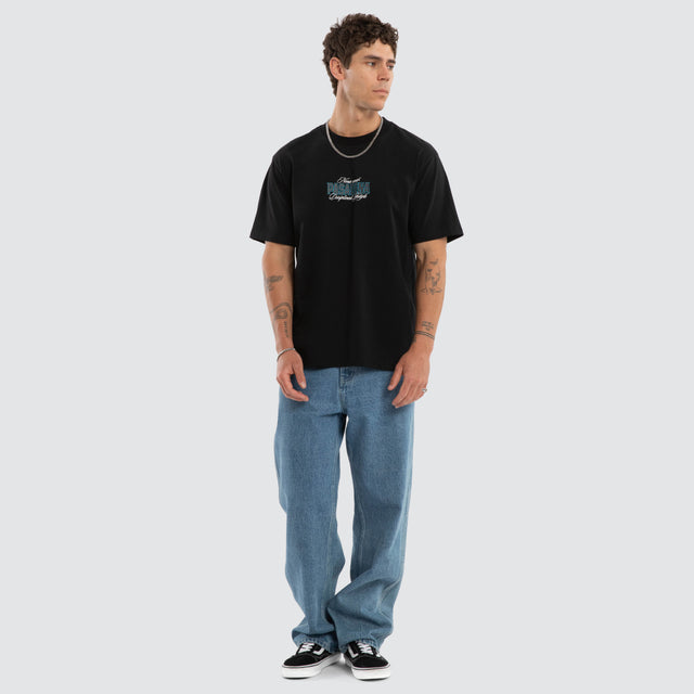 Model wears Ravenor Classic Tee Jet Black T-Shirts Black – image 5