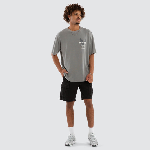 Model wears Moros Box Fit Tee Pigment Frost Grey T-Shirts Grey – image 5