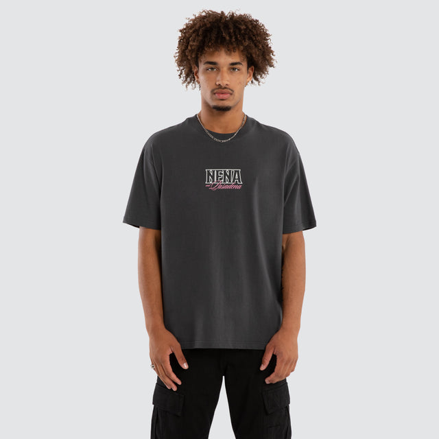 Model wears Maurosa Box Fit Tee Asphalt T-Shirts Grey – image 2