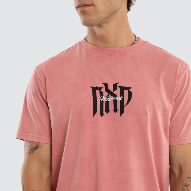 Model wears Petralis Dual Curved Tee Pigment Dusty Rose T-Shirts Pink – image 3