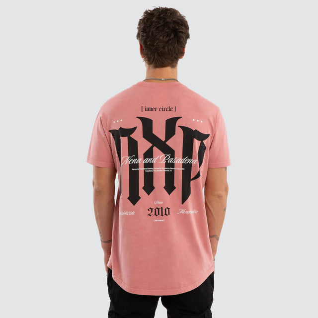 Model wears Petralis Dual Curved Tee Pigment Dusty Rose T-Shirts Pink – image 1