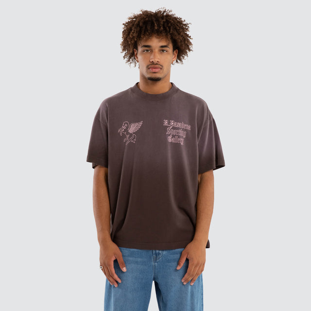 Model wears Heritage Raptor Tee Sunbleached Bracken Brown T-Shirts Brown – image 1