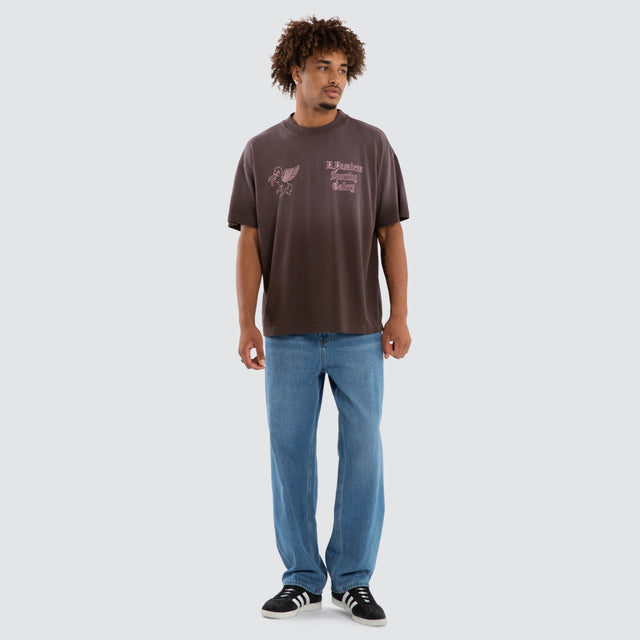 Model wears Heritage Raptor Tee Sunbleached Bracken Brown T-Shirts Brown – image 5