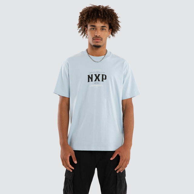 Model wears Gwen Classic Tee Skyway T-Shirts Blue – image 1