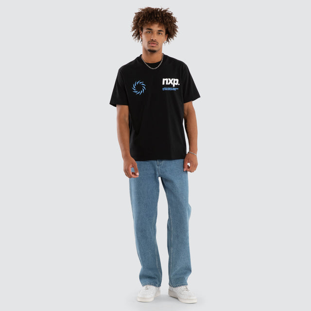 Model wears Quorix Classic Tee Jet Black T-Shirts Black – image 5