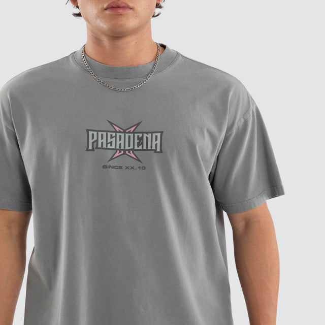 Model wears Duskmauve Box Fit Tee Grey T-Shirts in Grey - Image 3