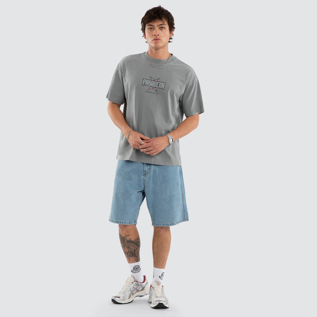 Model wears Duskmauve Box Fit Tee Grey T-Shirts in Grey - Image 4