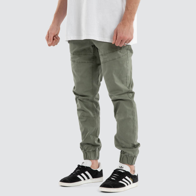 Charger Jogger Oil Green