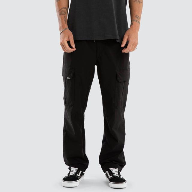 Model wears Delta EW Nylon Cargo Pant Black Pants Black – image 2