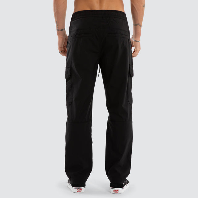 Model wears Delta EW Nylon Cargo Pant Black Pants Black – image 5