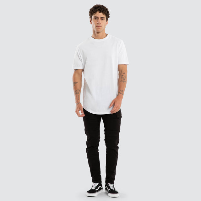 Model wears Rogue Pant Black Pants Black – image 2