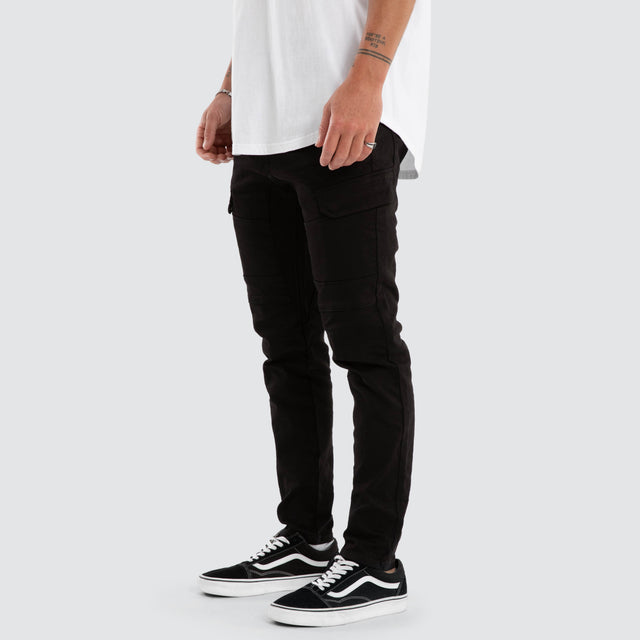 Model wears Rogue Pant Black Pants Black – image 1