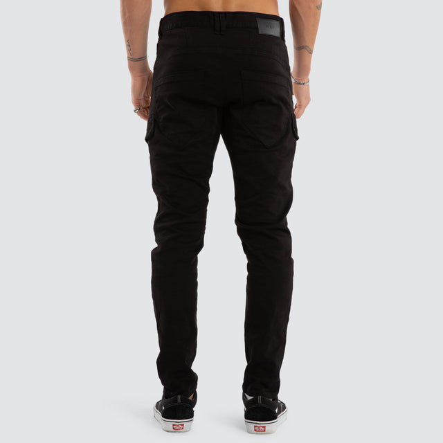 Model wears Rogue Pant Black Pants Black – image 5