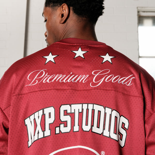 Model wears Offbeat Football Jersey Maroon Jersey in Red - Image 2