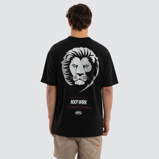 Model wears Brisbane Lions Union Tee Jet Black T-Shirts in Black - Image 2