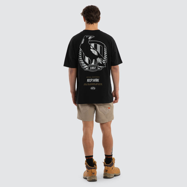 Model wears Collingwood Magpies Union Tee Jet Black T-Shirts in Black - Image 5