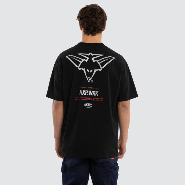 Model wears Essendon Bombers Union Tee Jet Black T-Shirts in Black - Image 2