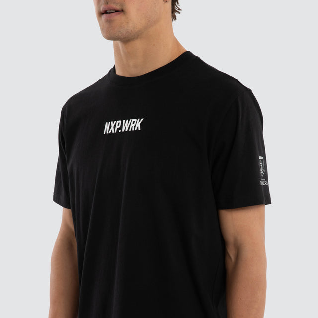 Model wears Fremantle Dockers Legal Tee Jet Black T-Shirts in Black - Image 4