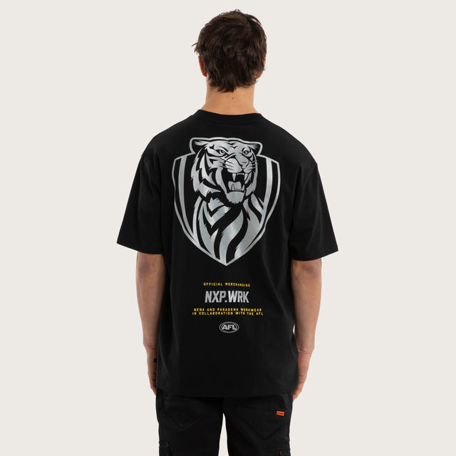 Model wears Richmond Tigers Union Tee Jet Black T-Shirts in Black - Image 2