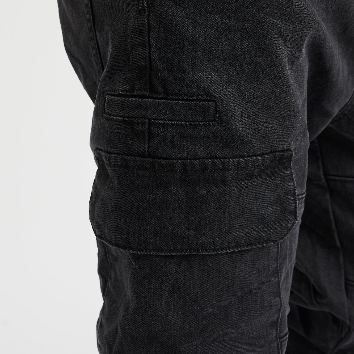 Thunderbolt Jogger Phantom Black